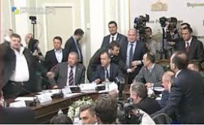 Միջադեպ Ռադայում. Մոսիյչուկը շիշը նետել է Բերեզայի վրա (տեսանյութ)